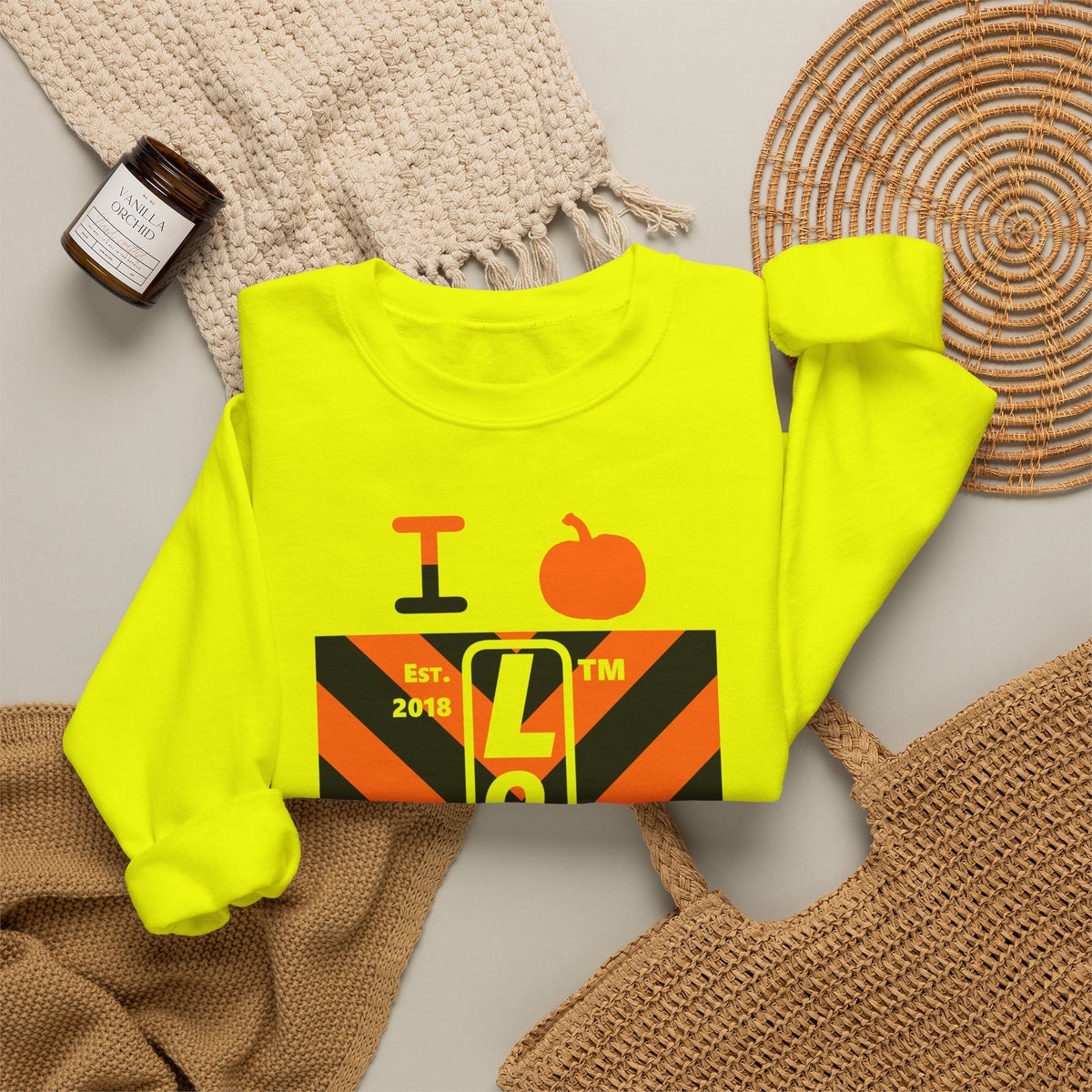 I pumpkin LongD Tag-domain negative upright downward chevron 4-print logo crewneck sweatshirt