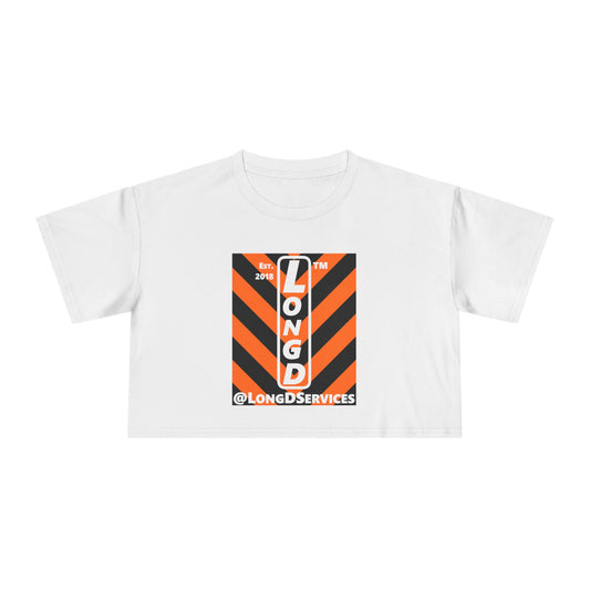 LongD Tag negative upright downward chevron logo (Halloween colors) crop tee