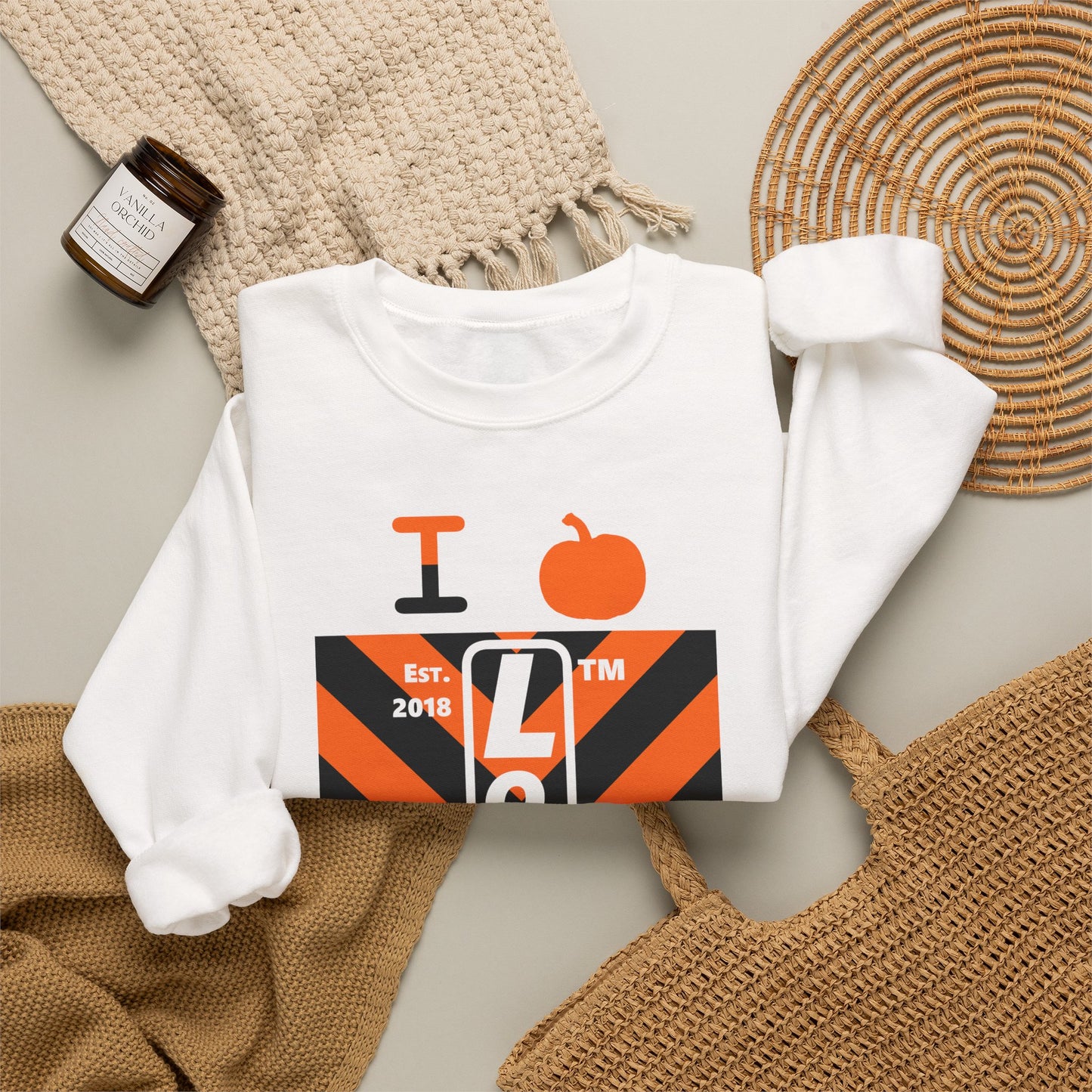 I pumpkin LongD Tag negative upright downward chevron 4-print logo crewneck sweatshirt