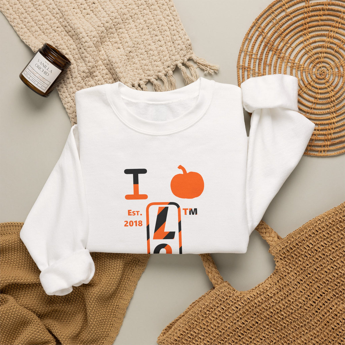 I pumpkin LongD Hyde Park positive upright pixel-weighted 12-striped logo crewneck sweatshirt