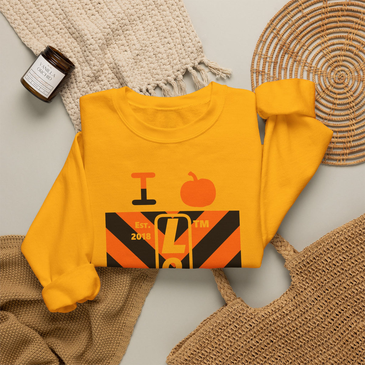 I pumpkin LongD Tag-domain negative upright downward chevron 4-print logo crewneck sweatshirt